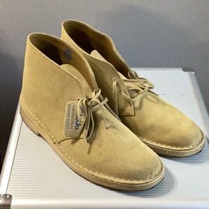 Clarks desert boot size 9